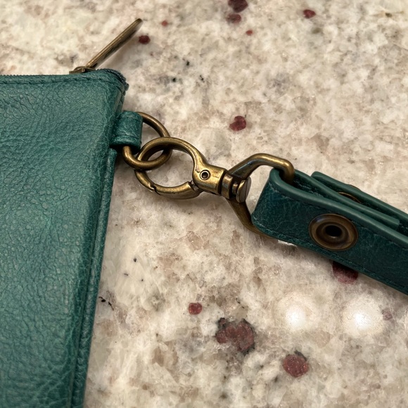 Thirty-One Rubie Mini and Wristlet Strap in Emerald Distressed Pebble - Picture 3 of 4